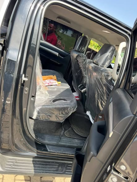 A picture of TOYOTA HILUX 2024
