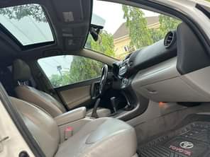 A picture of TOYOTA RAV4 WITH VENZA ENGINE YEAR 2012 KEYLESS TYPE NOT