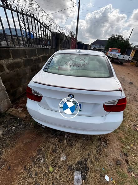 A picture of BMW 328i