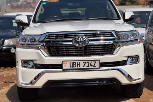 A picture of TOYOTA LAND CRUISER