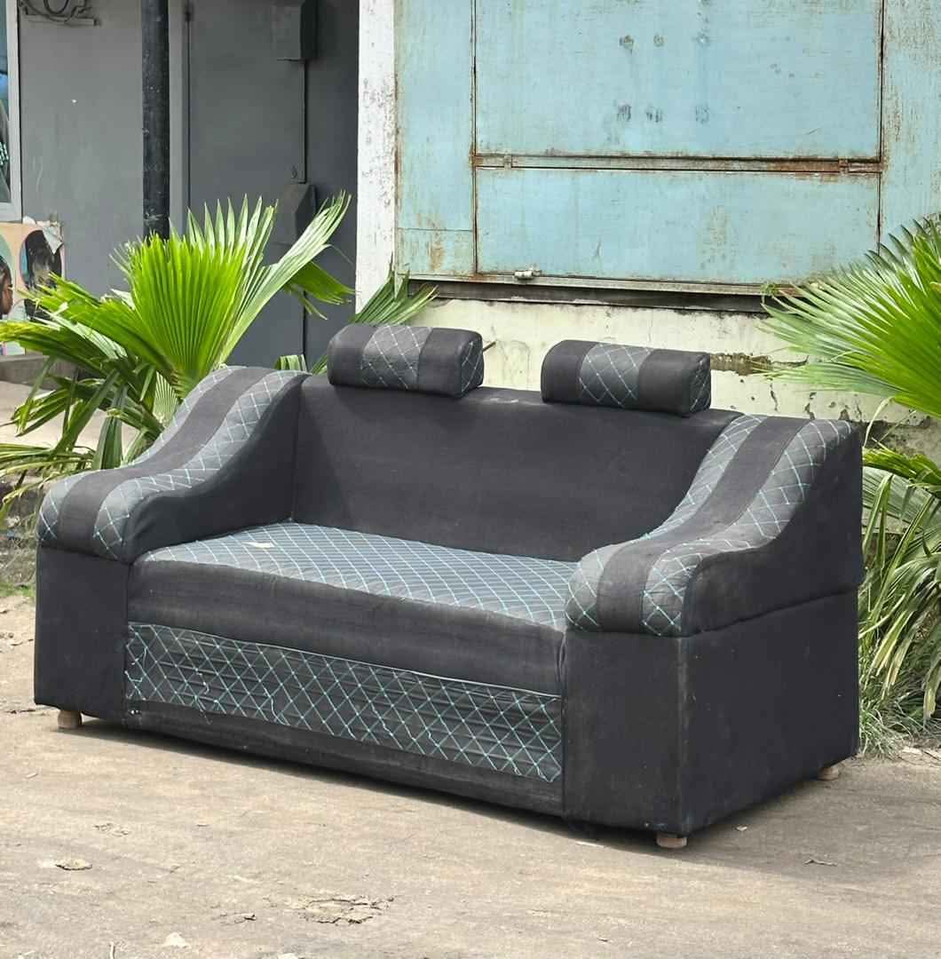 A picture of Sofa nzuri Kali sana Tsh 95 000 Piga 0653123308