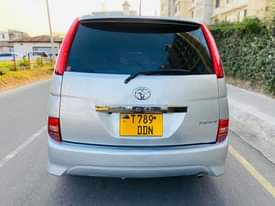 A picture of TOYOTA ISIS