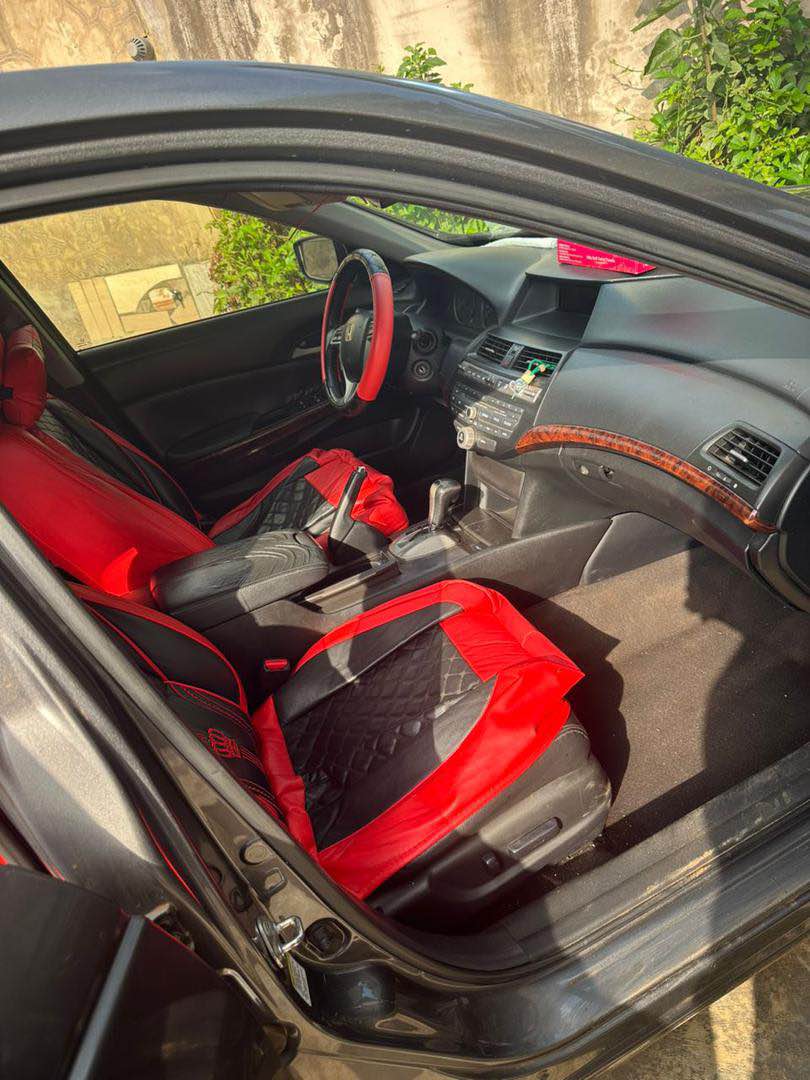 A picture of HONDA CROSSTOUR