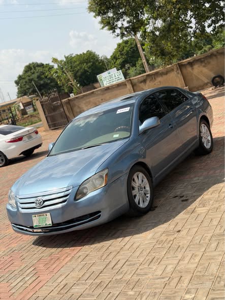 A picture of Toyota Avalon Thumbstart am the owner direct 2 9m