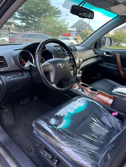 A picture of Super Clean Toks 2010 Toyota Highlander Limited Edition