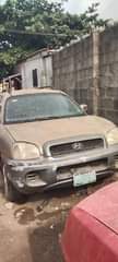 A picture of Hyundai Santa Fe 2005 Automatic first body going for 700k