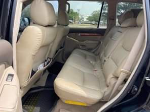 A picture of Lexus GX470 Face lifted to look like the 2020 Prado.