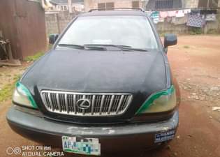 A picture of LExus Rx 300 02model First body Bonet need paint Ac