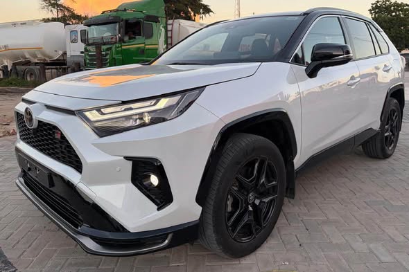 A picture of Rav 4 2025 model kaliiiii