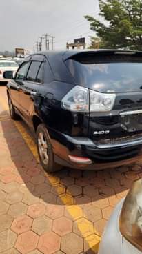 A picture of Toyota Harrier model 2009