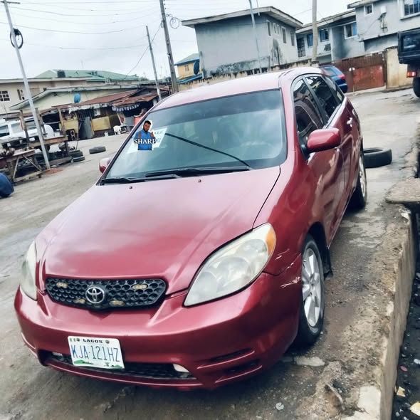 A picture of Toyota matrix 2004