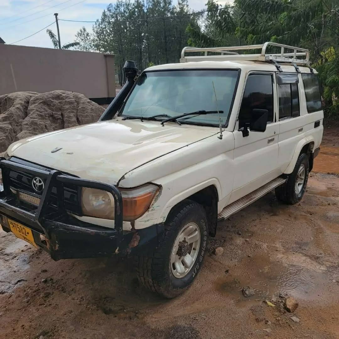 A picture of Toyota landcruiser 8 8 million Iko mwanza Manual Diesel 0744989584