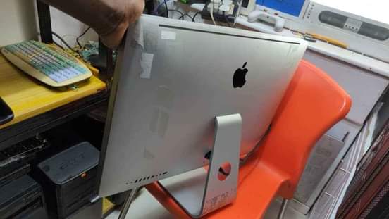A picture of njoo tubadilishane mac inaram 8gb hdd 500gb core i5 imetolewa