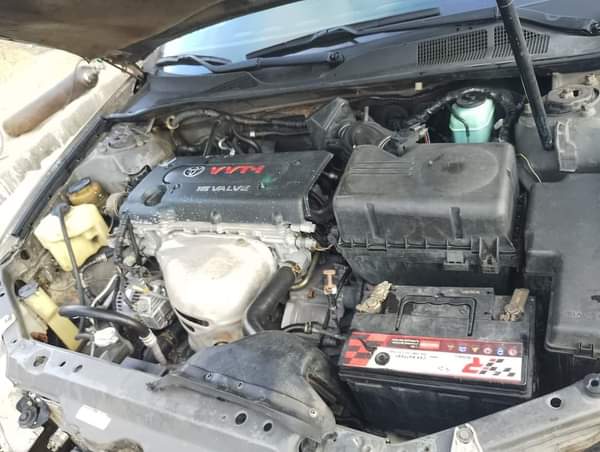A picture of 2004 Toyota Camry painted on the first body with clean
