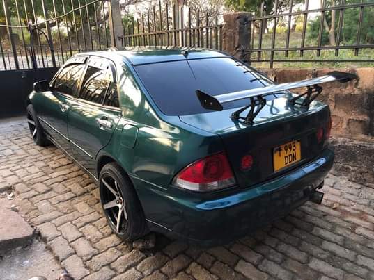 A picture of Altezza Lexus Sports Manually 7Gear 6Cylinder Engine beams 2000 cc1980
