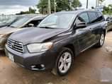A picture of Extremely clean and sound Toyota Highlander