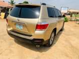A picture of Toyota Highlander 2012