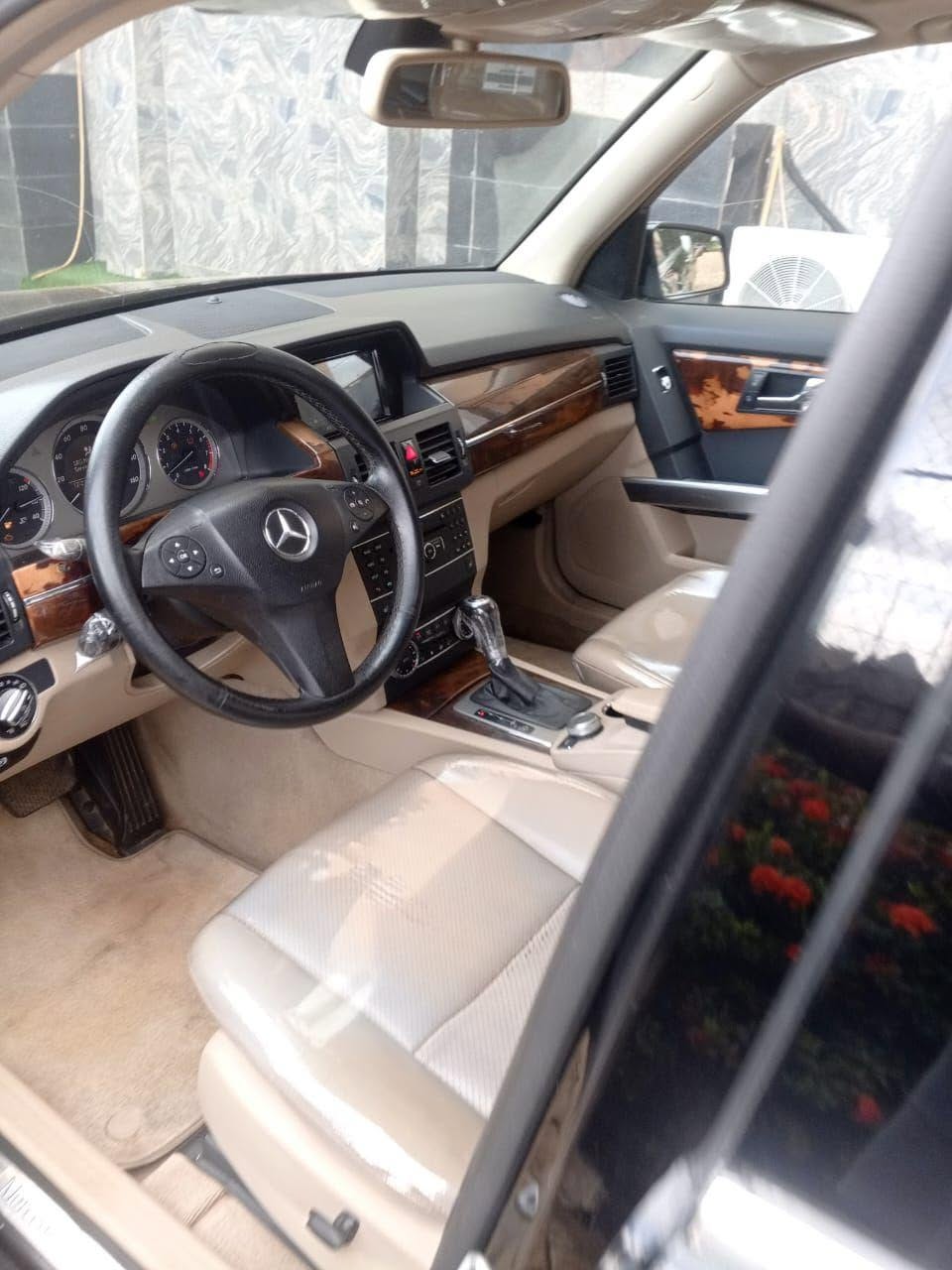 A picture of MERCEDES BENZ GLK350