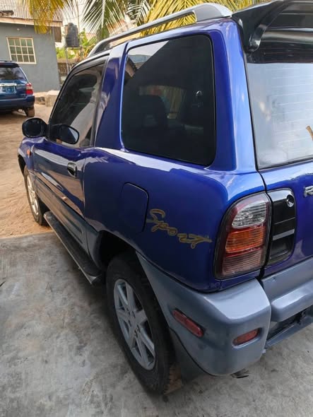 A picture of Rav4 one door manual drive working perfectly Dm 07015227957