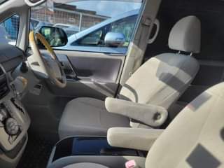 A picture of 2009 Toyota Noah 2 0cc