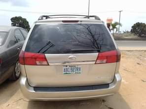 A picture of CLEAN 2004 TOYOTA SIENNA CLEAN INTERIOR GEAR AND CHILLED AC