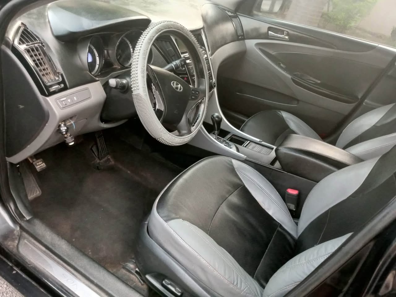 A picture of  Distress Neatly used 2012 Hyundai Sonata with super sound
