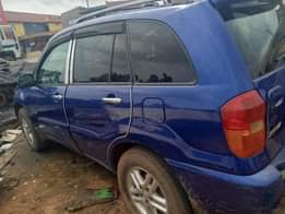 A picture of Toyota Rav4 2005 Engine and Gear ok Ac needs attention