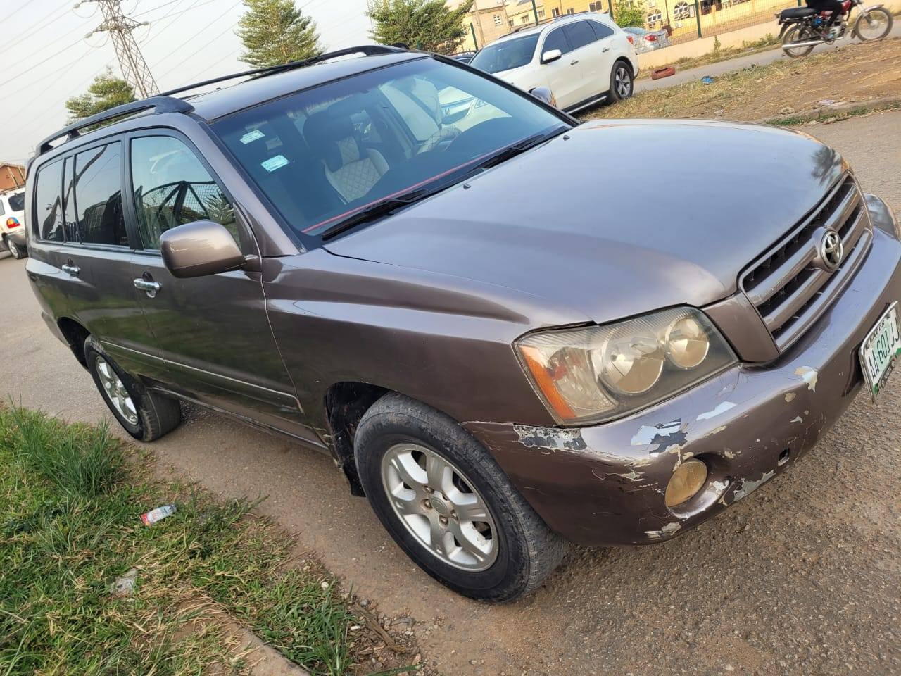 A picture of 2004 TOYOTA HIGHLANDER CLEAN