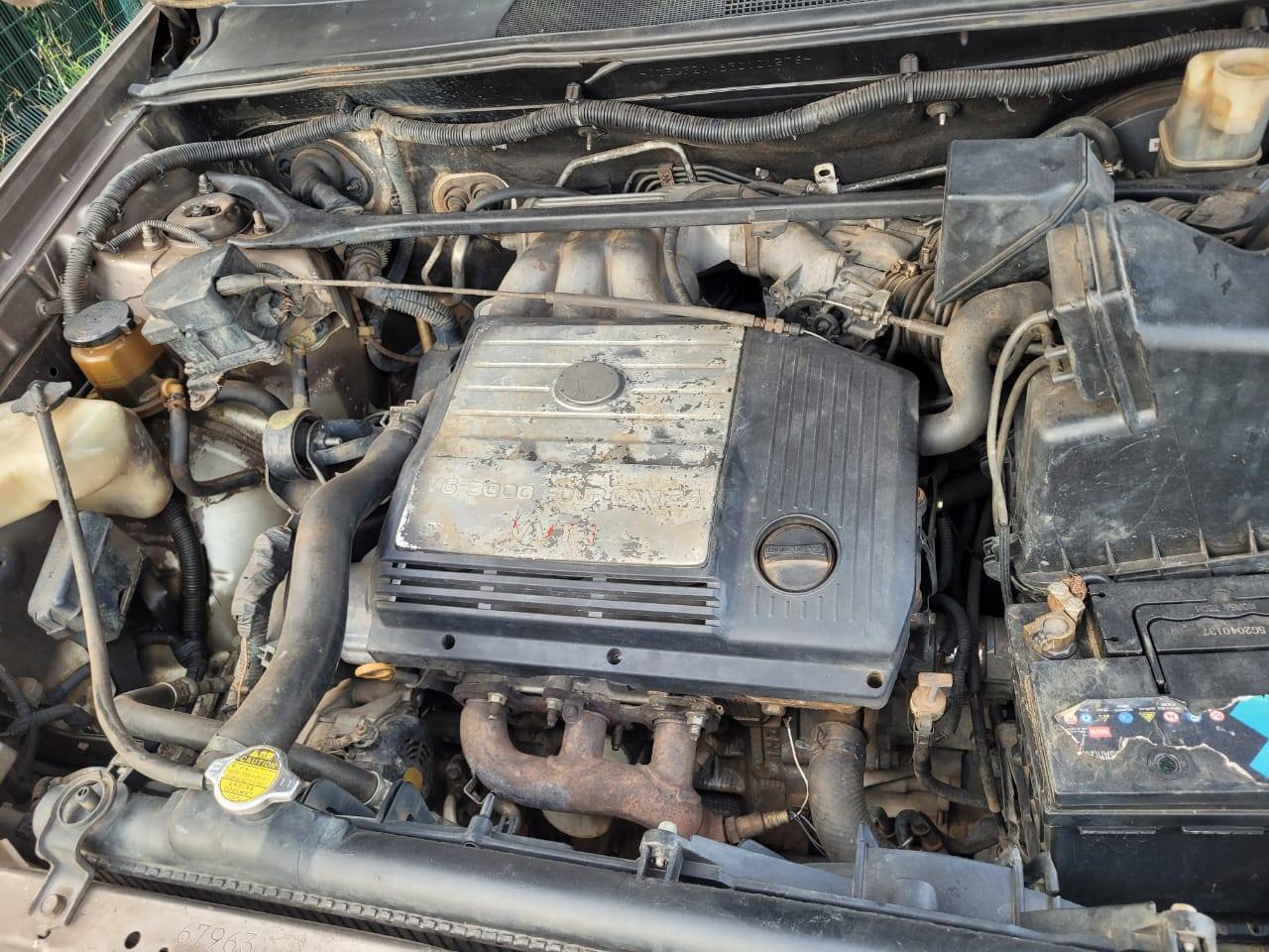 A picture of 2004 TOYOTA HIGHLANDER CLEAN