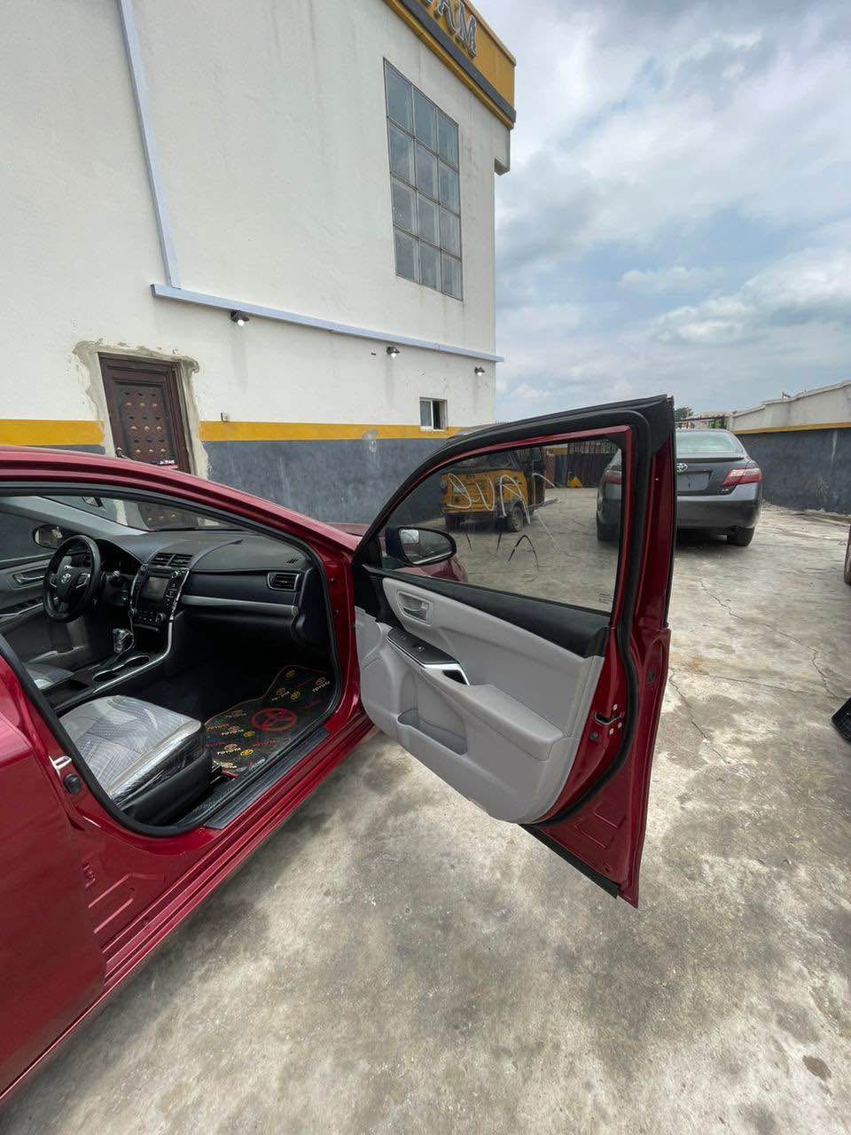A picture of Tokunbo Toyota Camry 2016