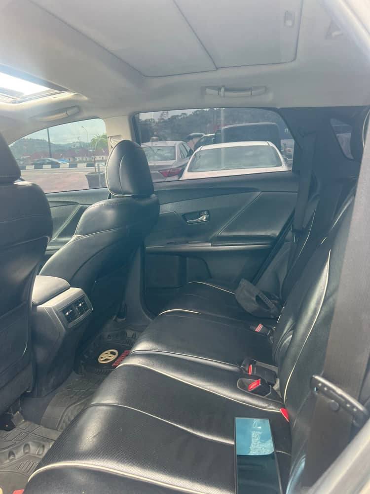 A picture of DISTRESS TOKS STANDARD 2014 Toyota Venza V6 14M Full option