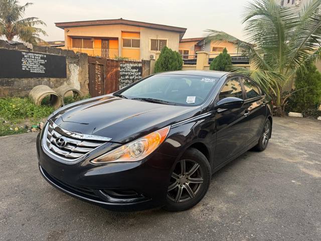A picture of Hyundai sonata 2013