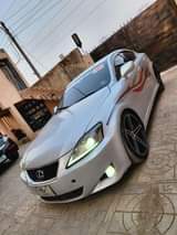 A picture of Lexus is350
