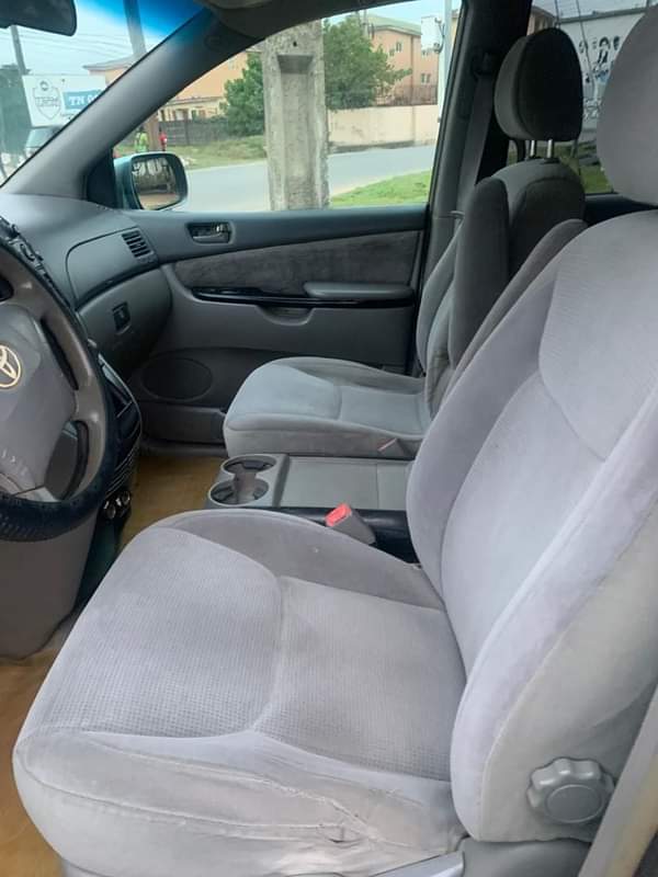 A picture of RIGHTY FROM OWNERS HOUSE Briefly used Toyota Sienna 2006LE 2022