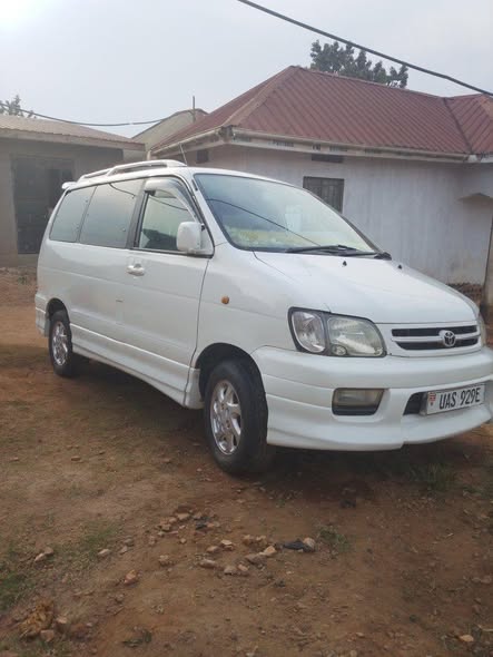 A picture of Toyota Noah Field Tourer