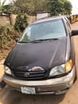 A picture of Toyota Sienna 2002
