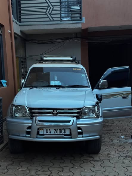A picture of 35m Land cruiser TZ Diesel 1kz FE new tyres Ac