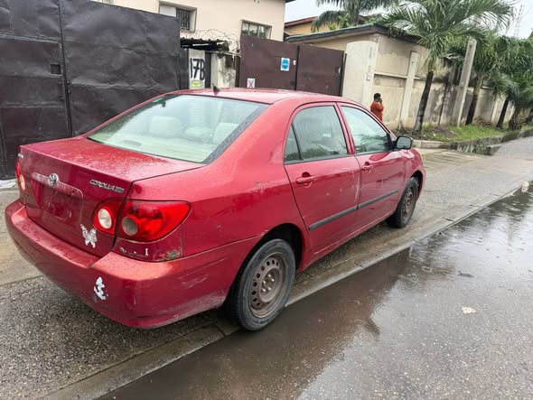 A picture of Foreign used corrolla 06