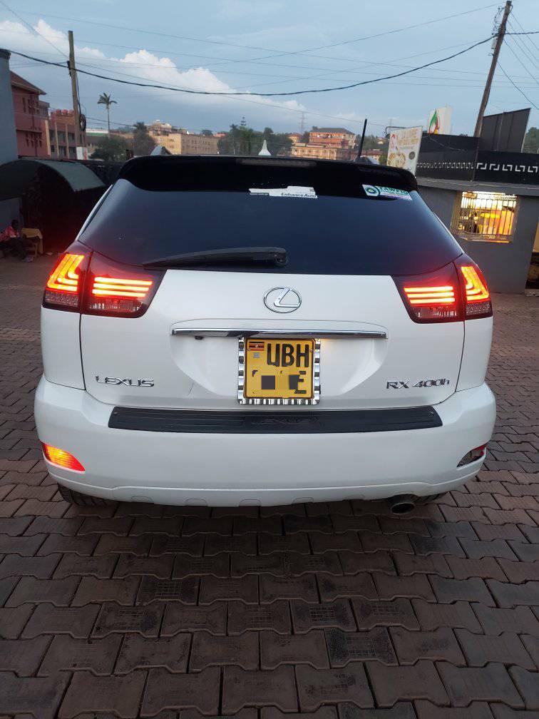A picture of Lexus RX 2.4cc perfect condition buy drive 0759262261 now