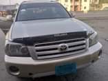 A picture of Toyota Highlander 2005 model 3seaters 4 cylinder engine first body