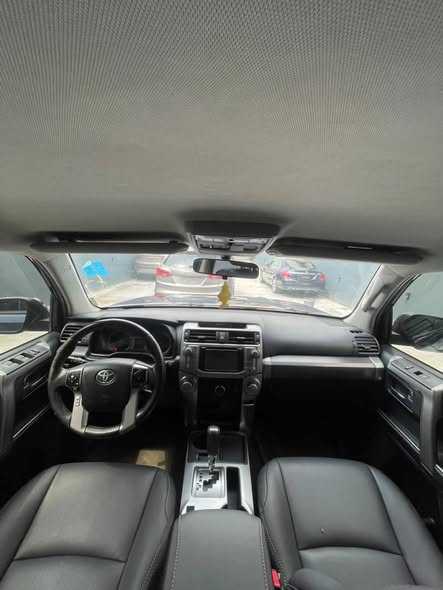 A picture of Toyota 4runner 2015 toks