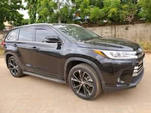 A picture of 4 months USED TOYOTA HIGHLANDER 2016 Model LIMITED EDITION Full