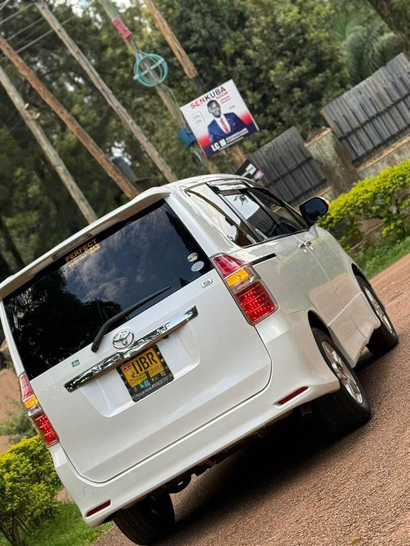 A picture of Toyota Noah