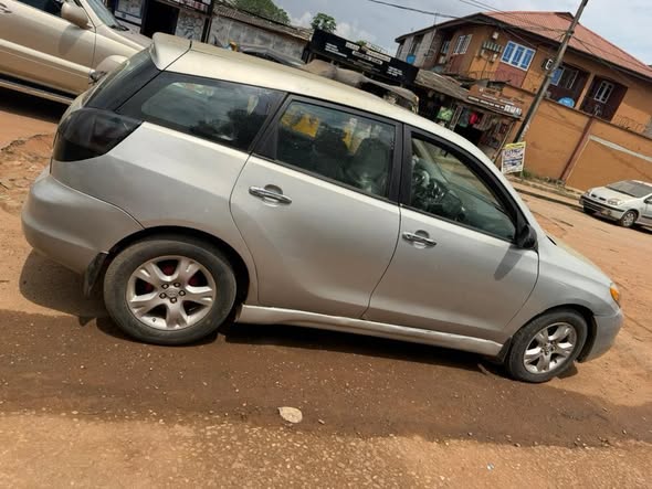 A picture of First Body but need painting Toyota matrix 05 Engine gear
