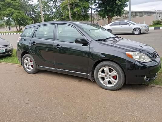 A picture of 2005 Toyota matrix