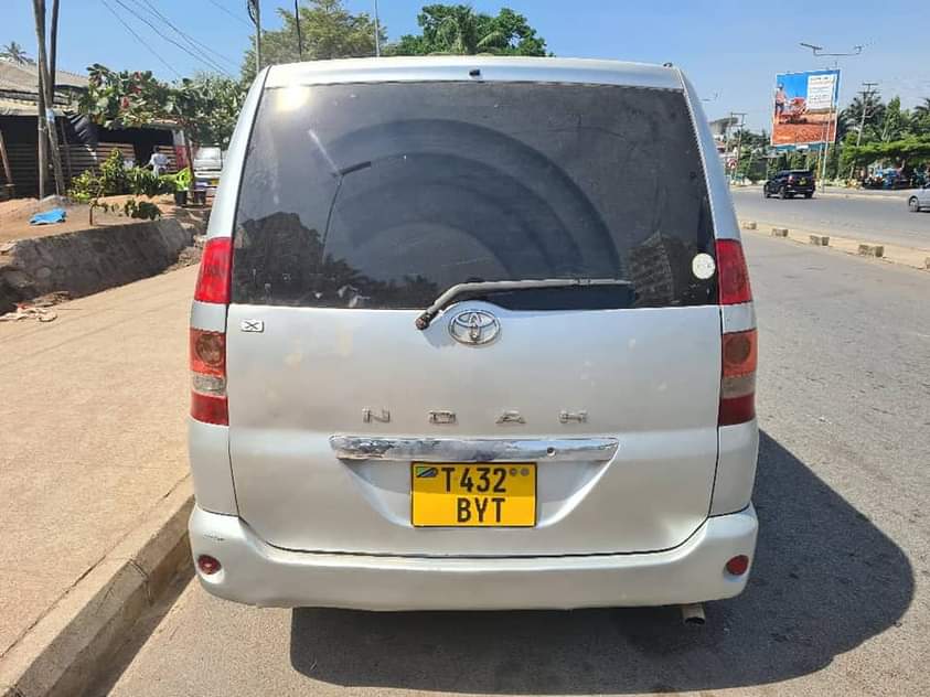 A picture of TOYOTA NOAH NEW SHAPE GOOD USED FOR SELL 7 8M