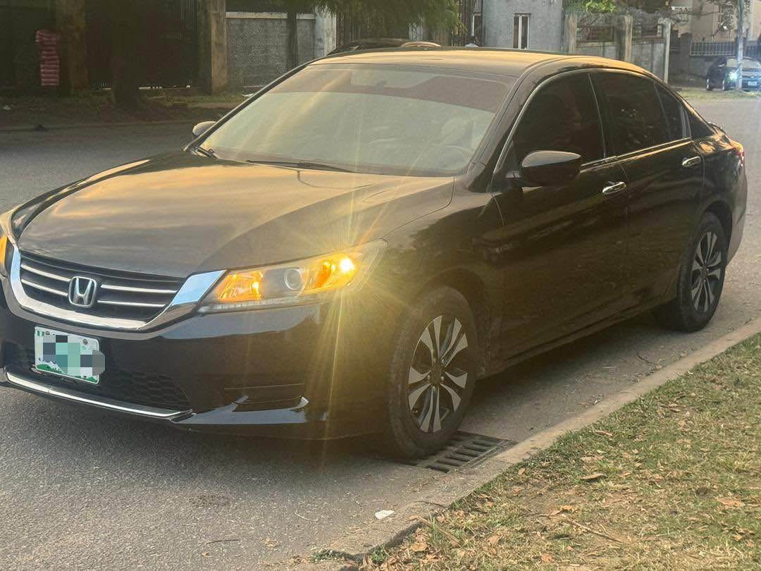 A picture of HONDA ACCORD 2013 09051427285