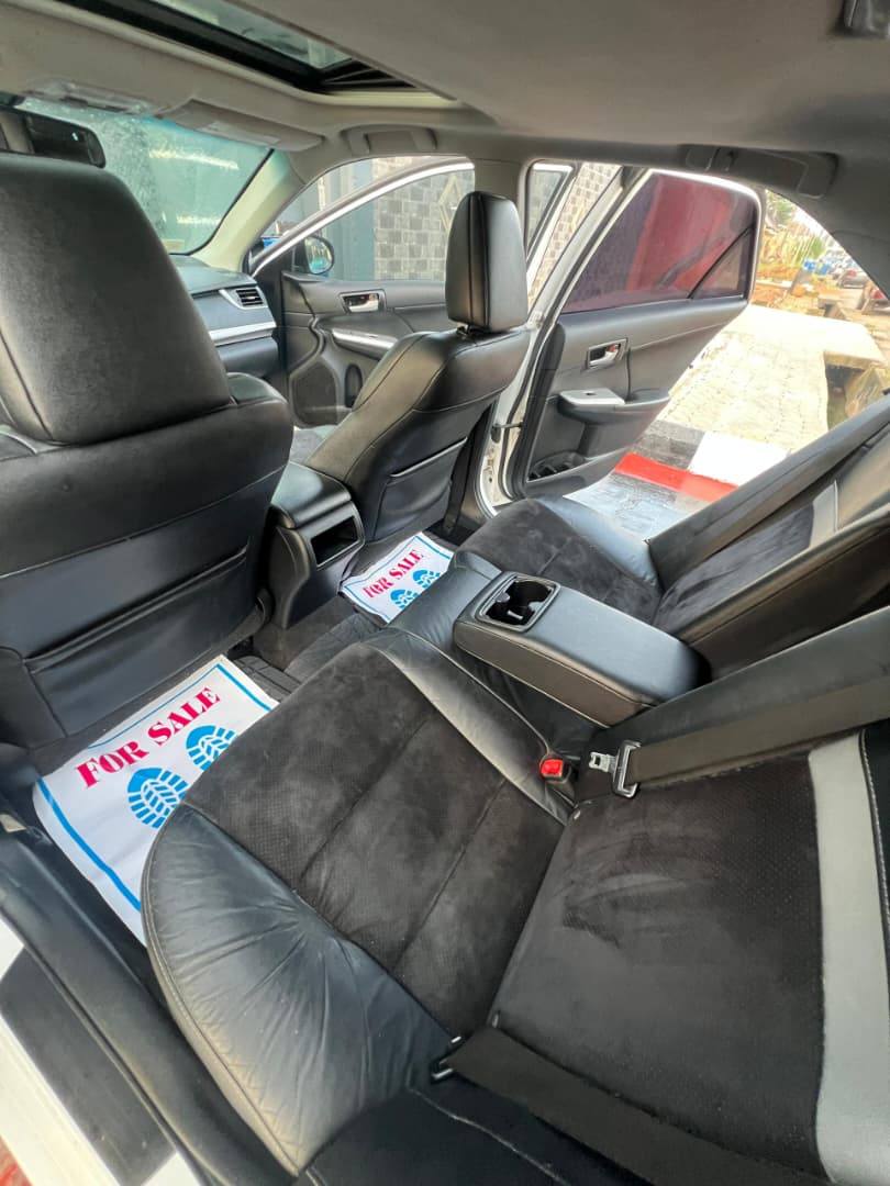 A picture of Toyota Camry 2013 SE