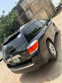 A picture of Extremely clean and sound 2010 Highlander