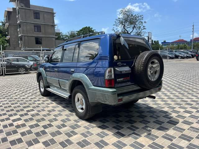 A picture of 2001 Toyota Land Cruiser Prado